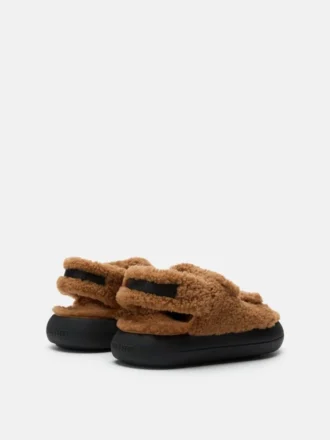 Bruna sandaler i fårskinn