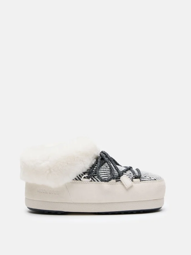 Moon Boot X Guest in Residence Evx Chalet White Sand Mules i fuskpäls Moon Boot X Guest in Residence Evx Chalet White Sand Mules i fuskpäls