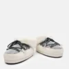 Moon Boot X Guest in Residence Evx Chalet White Sand Mules i fuskpäls Moon Boot X Guest in Residence Evx Chalet White Sand Mules i fuskpäls