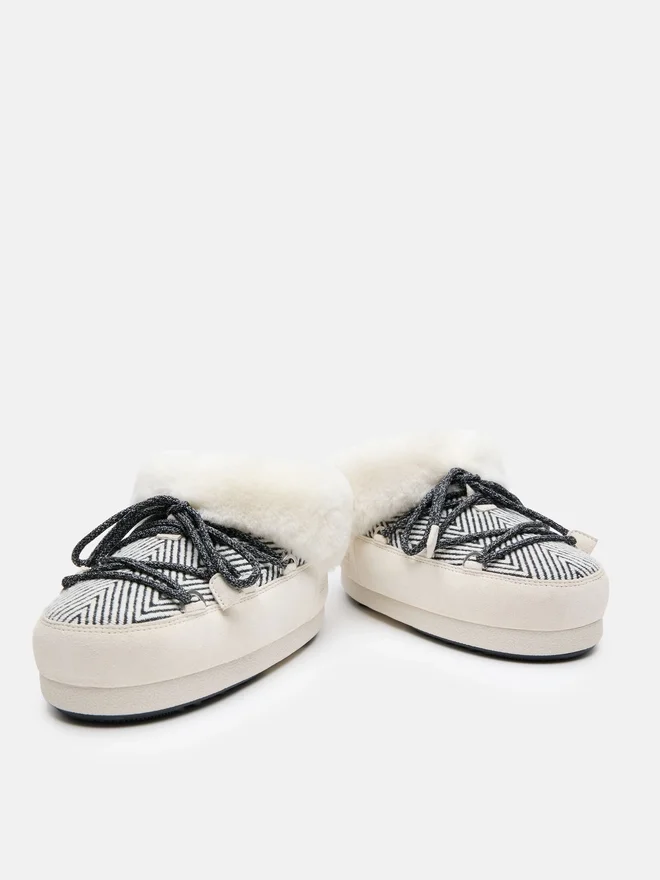 Moon Boot X Guest in Residence Evx Chalet White Sand Mules i fuskpäls Moon Boot X Guest in Residence Evx Chalet White Sand Mules i fuskpäls