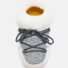Moon Boot X Guest in Residence Evx Chalet White Sand Mules i fuskpäls Moon Boot X Guest in Residence Evx Chalet White Sand Mules i fuskpäls