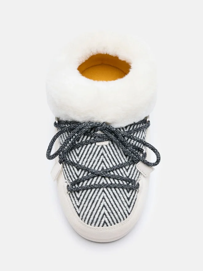 Moon Boot X Guest in Residence Evx Chalet White Sand Mules i fuskpäls Moon Boot X Guest in Residence Evx Chalet White Sand Mules i fuskpäls